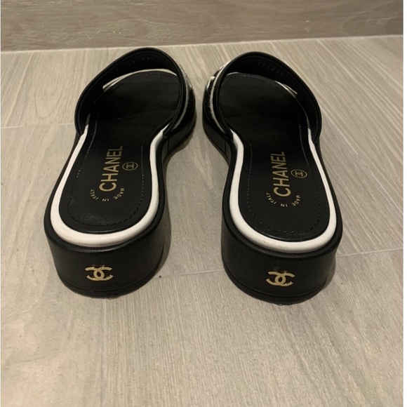 100% authentic Chanel lambskin sandal - Picture 3 of 6